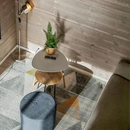 Akselhuset-koselig Hus Rett Ovenfor Kaikanten Midt I Lofoten Sennesvik