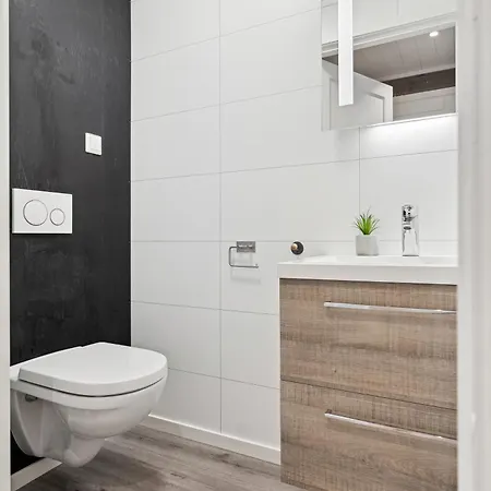 Akselhuset-koselig Hus Rett Ovenfor Kaikanten Midt I Lofoten