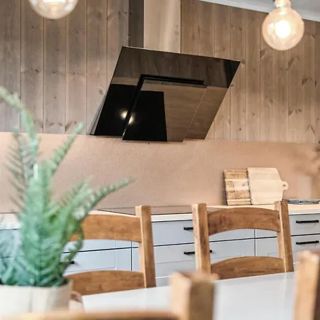 Akselhuset-koselig Hus Rett Ovenfor Kaikanten Midt I Lofoten 度假居