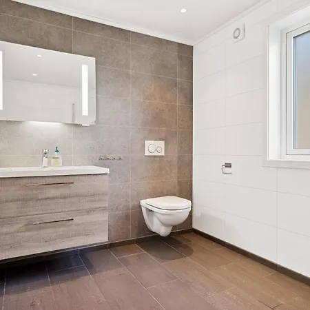 度假居 Akselhuset-koselig Hus Rett Ovenfor Kaikanten Midt I Lofoten