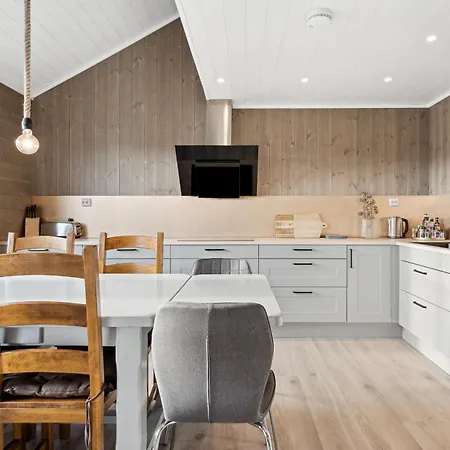 Ferienhaus Akselhuset-koselig Hus Rett Ovenfor Kaikanten Midt I Lofoten Sennesvik
