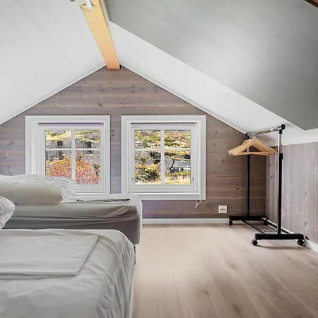 Akselhuset-koselig Hus Rett Ovenfor Kaikanten Midt I Lofoten * Sennesvik