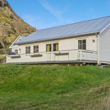 Akselhuset-koselig Hus Rett Ovenfor Kaikanten Midt I Lofoten *