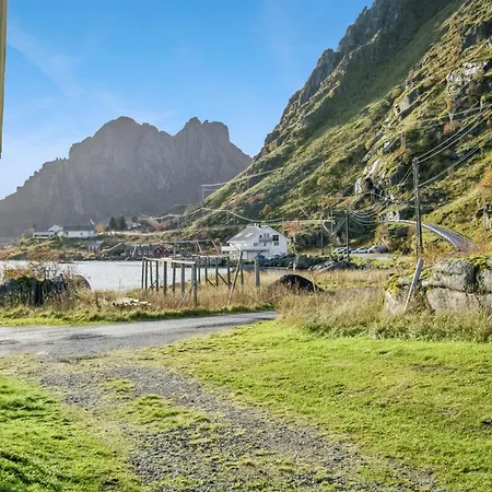 Akselhuset-koselig Hus Rett Ovenfor Kaikanten Midt I Lofoten