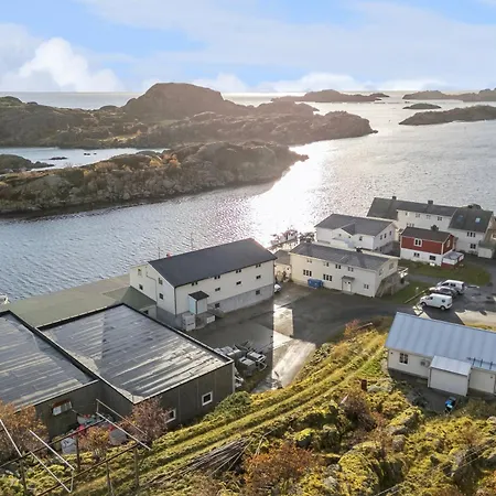 Akselhuset-koselig Hus Rett Ovenfor Kaikanten Midt I Lofoten 펜션 Sennesvik