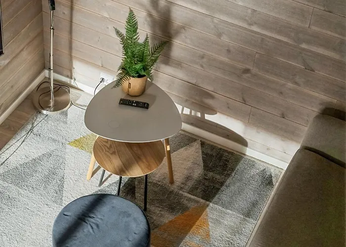 Akselhuset-koselig Hus Rett Ovenfor Kaikanten Midt I Lofoten Sennesvik