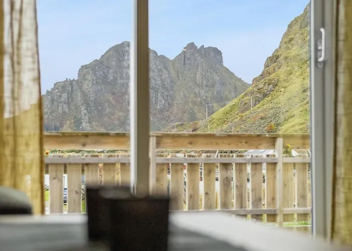 Akselhuset-koselig Hus Rett Ovenfor Kaikanten Midt I Lofoten * Sennesvik