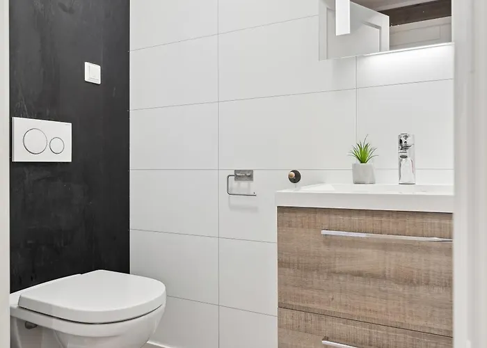 Akselhuset-koselig Hus Rett Ovenfor Kaikanten Midt I Lofoten