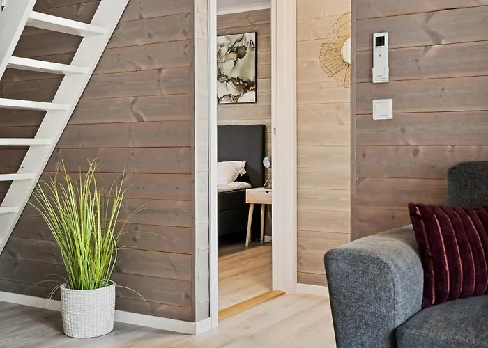 Akselhuset-koselig Hus Rett Ovenfor Kaikanten Midt I Lofoten Sennesvik