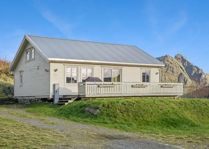 Akselhuset-koselig Hus Rett Ovenfor Kaikanten Midt I Lofoten