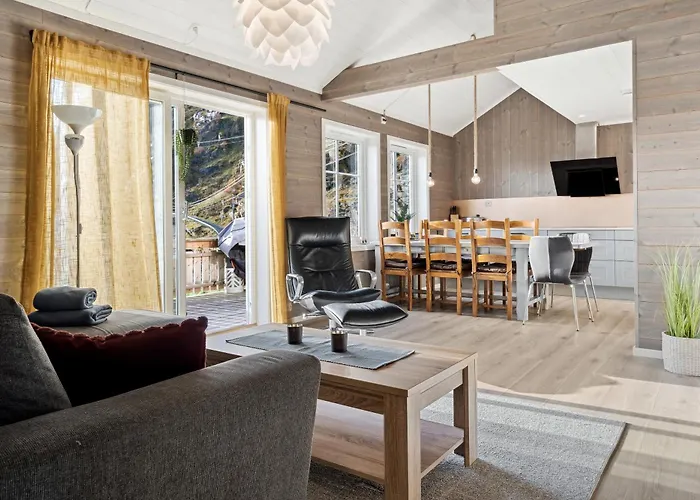 Akselhuset-koselig Hus Rett Ovenfor Kaikanten Midt I Lofoten Feriehus *