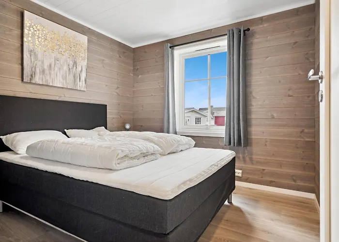 Akselhuset-koselig Hus Rett Ovenfor Kaikanten Midt I Lofoten Feriehus Sennesvik