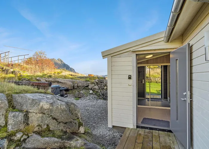Akselhuset-koselig Hus Rett Ovenfor Kaikanten Midt I Lofoten Ferienhaus
