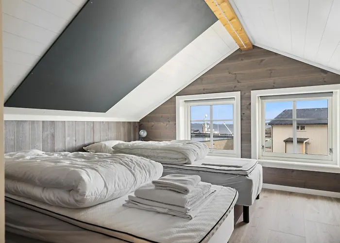 Feriehus Akselhuset-koselig Hus Rett Ovenfor Kaikanten Midt I Lofoten *