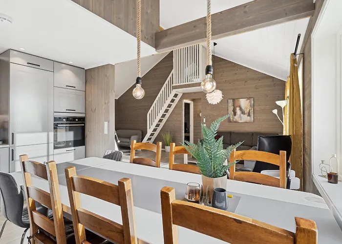 Akselhuset-koselig Hus Rett Ovenfor Kaikanten Midt I Lofoten Feriehus Sennesvik