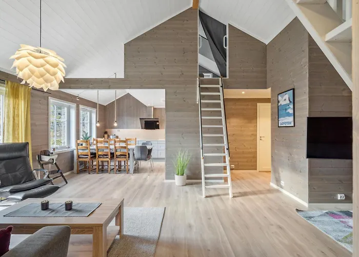 Feriehus Akselhuset-koselig Hus Rett Ovenfor Kaikanten Midt I Lofoten Sennesvik