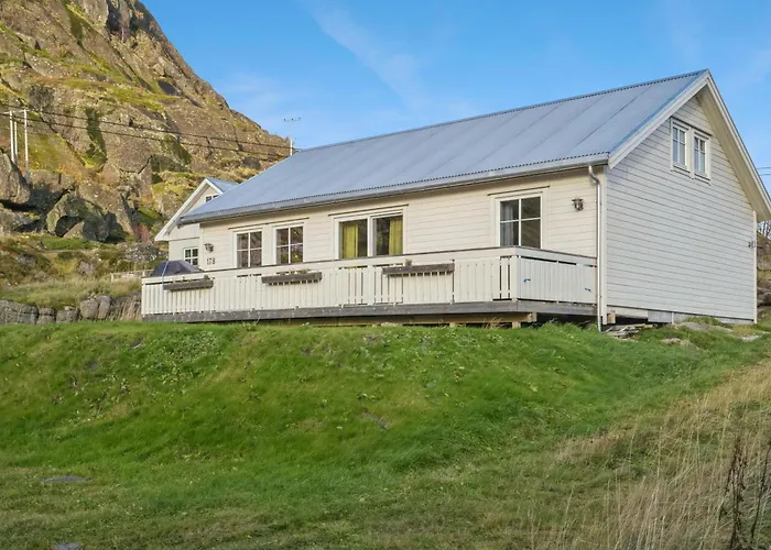 Akselhuset-koselig Hus Rett Ovenfor Kaikanten Midt I Lofoten *