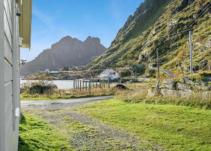 Akselhuset-koselig Hus Rett Ovenfor Kaikanten Midt I Lofoten