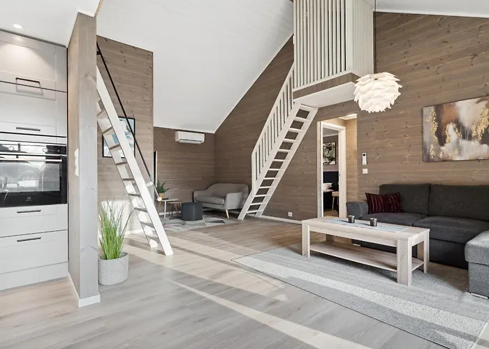 Akselhuset-koselig Hus Rett Ovenfor Kaikanten Midt I Lofoten Sennesvik