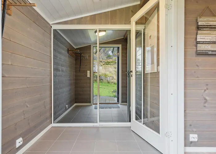 Akselhuset-koselig Hus Rett Ovenfor Kaikanten Midt I Lofoten