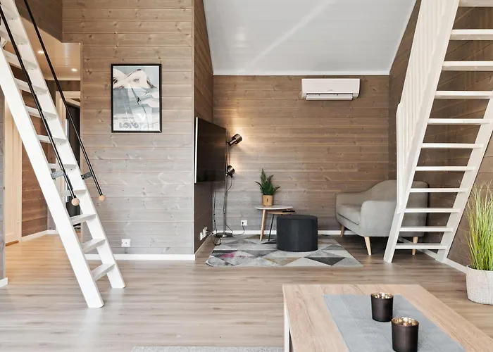 Akselhuset-koselig Hus Rett Ovenfor Kaikanten Midt I Lofoten Feriehus Sennesvik