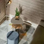 Akselhuset-koselig Hus Rett Ovenfor Kaikanten Midt I Lofoten Sennesvik