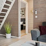 Akselhuset-koselig Hus Rett Ovenfor Kaikanten Midt I Lofoten Sennesvik