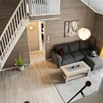 Feriehus Akselhuset-koselig Hus Rett Ovenfor Kaikanten Midt I Lofoten *